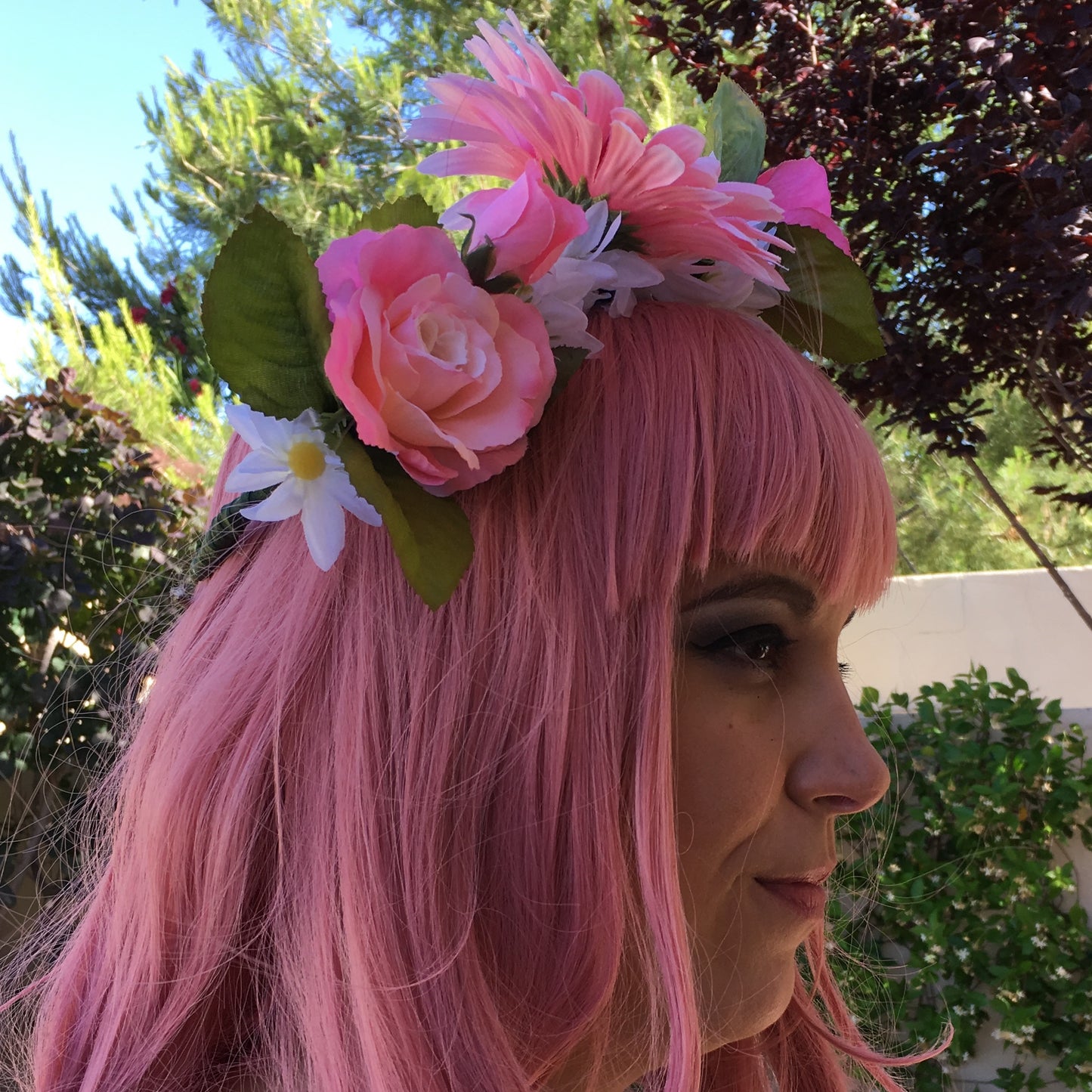 Large Wreath - Red & pink daisies