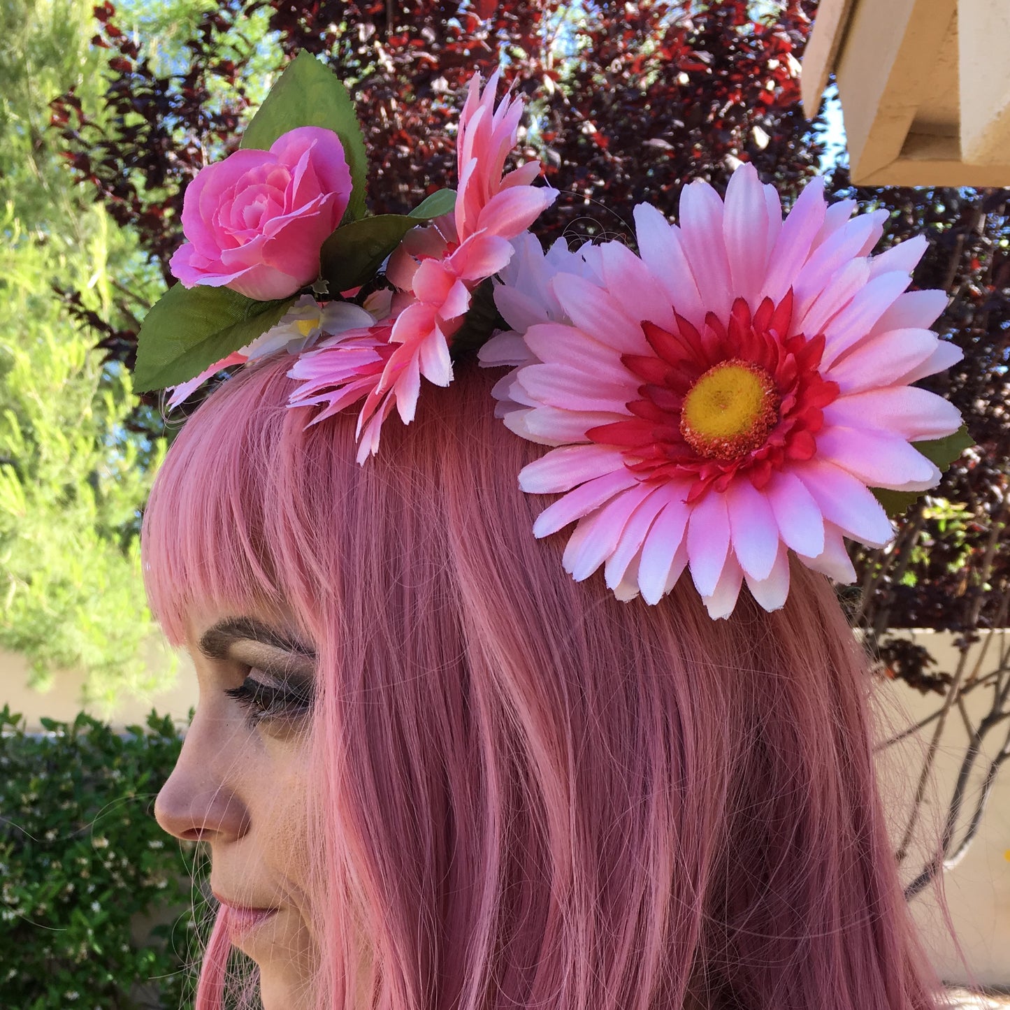 Large Wreath - Red & pink daisies