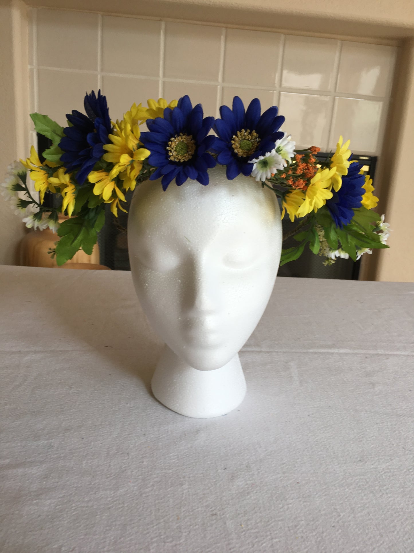 Medium Wreath - Blue, yellow & white daisies, w/ touch of orange