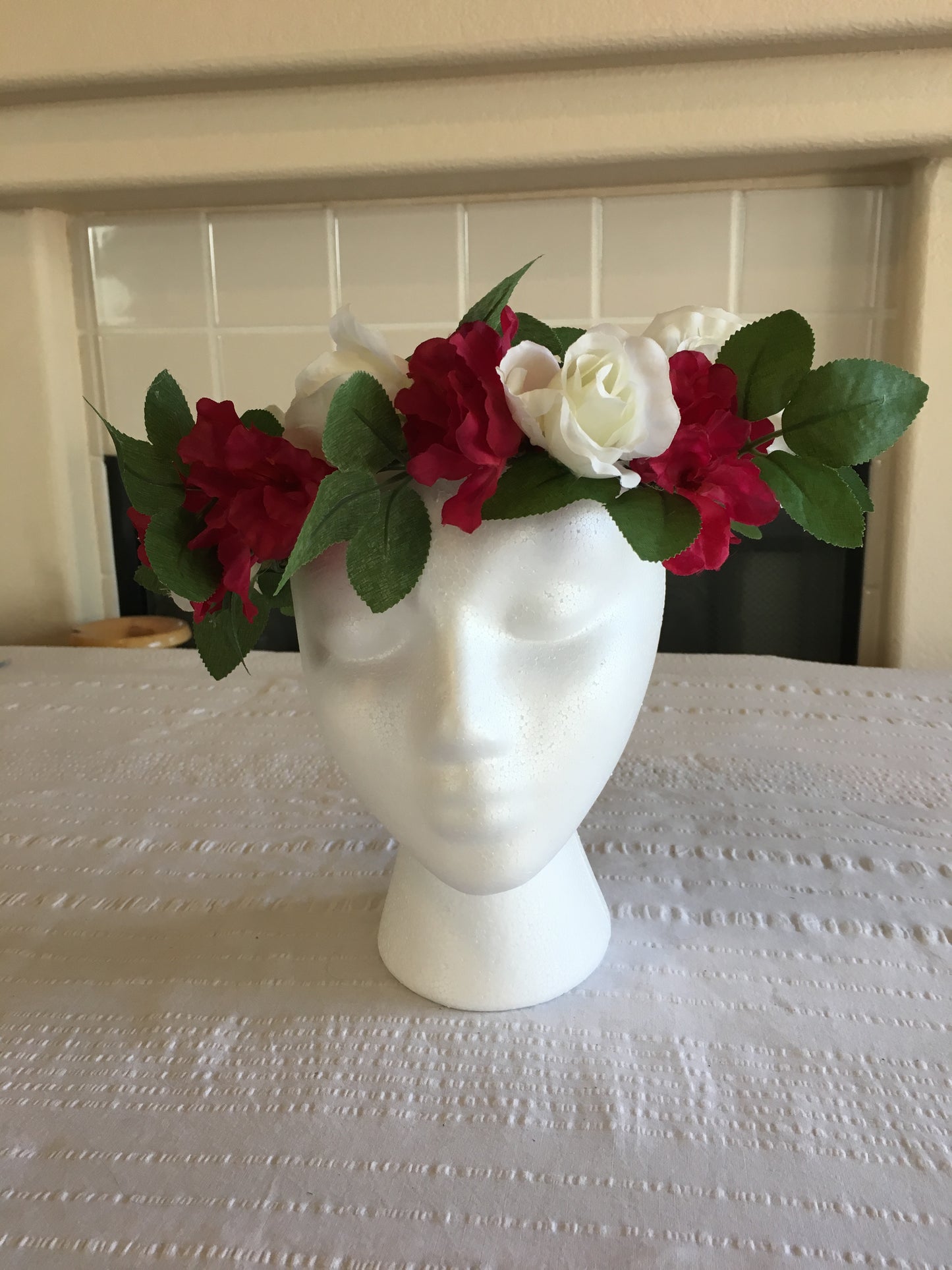 Medium Wreath - White & burgundy