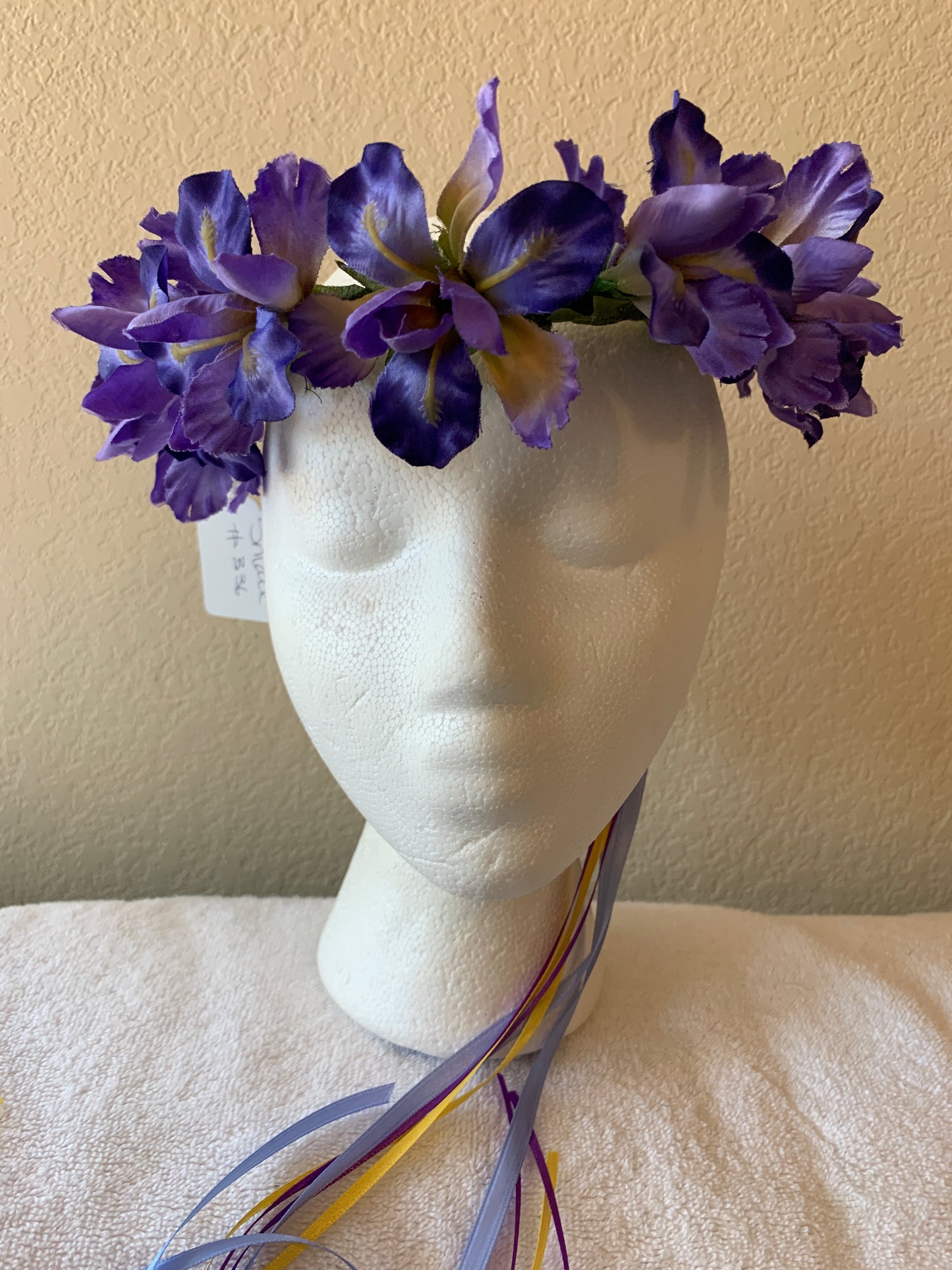 Small Wreath - Iris with Beige Centers
