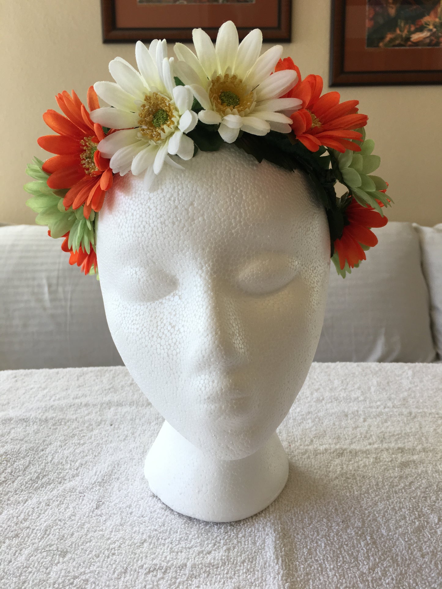 Small Wreath - White, orange & green daisies