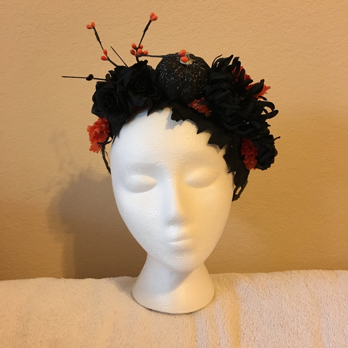 Side Wreath - Black, pumpkin orange & white