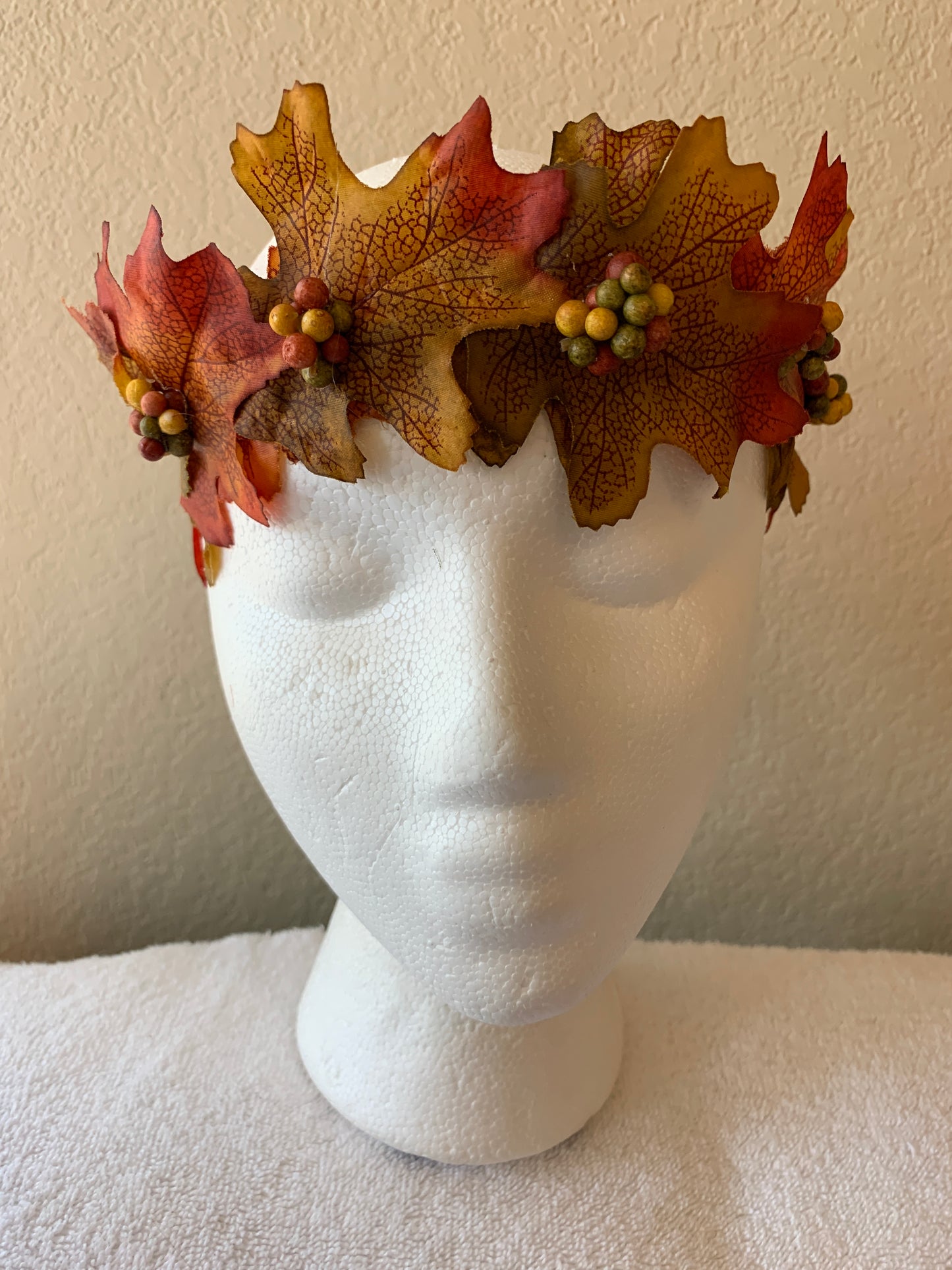 All-Leaf Wreath - Oak Leaves Fall Colors - With Berries