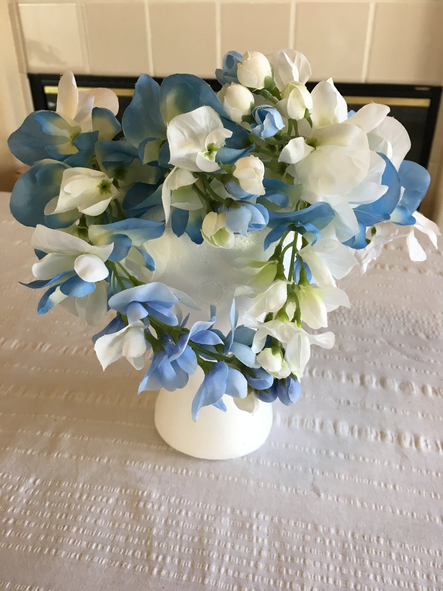 Cascade Wreath - White band w/ blue flowered back