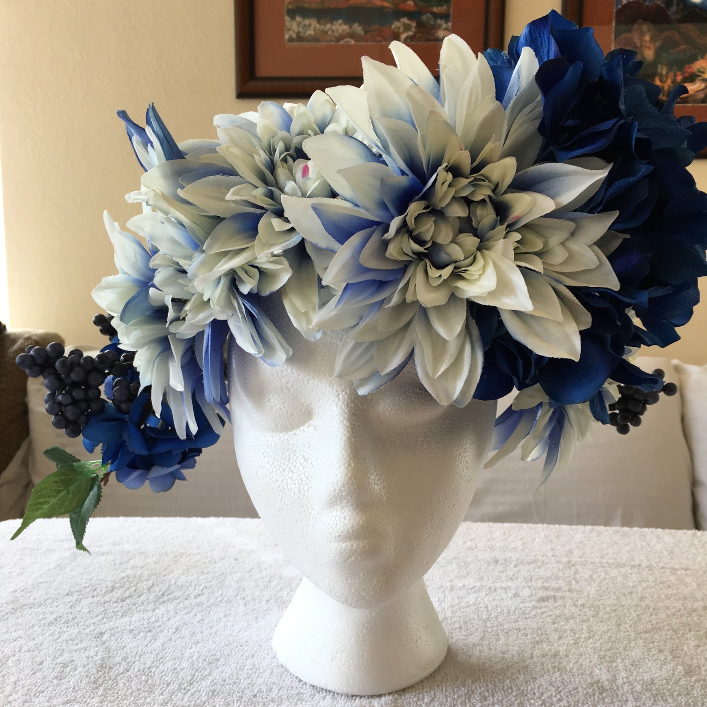XL Fantasy Wreath - Navy blue & white