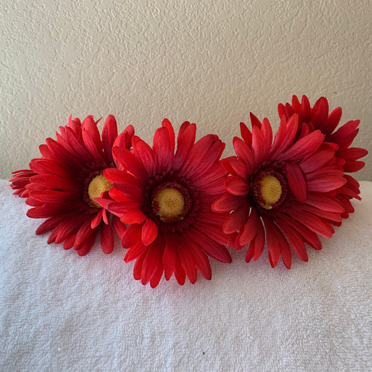 Large Wreath Lighted - All Red Daisies