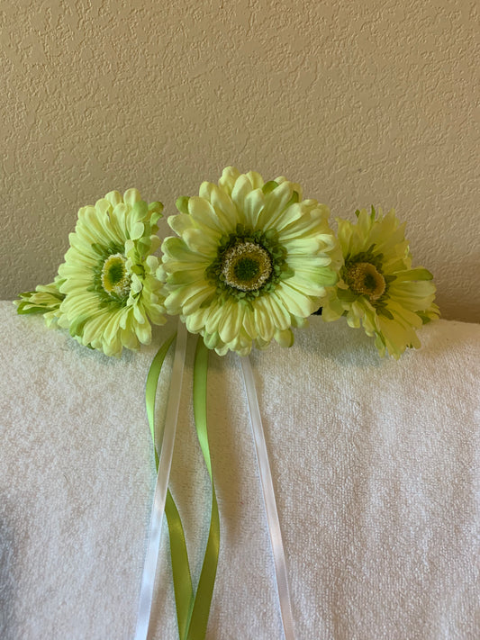 Large Wreath Lighted - All Green Daisies