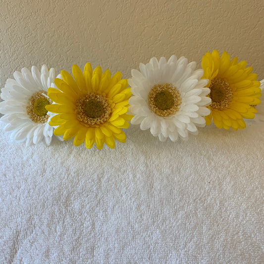 Large Wreath Lighted - Yellow and White Daisies