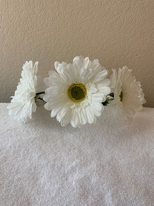 Large Wreath Lighted - All White Daisies