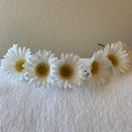 Large Wreath Lighted - All White Daisies