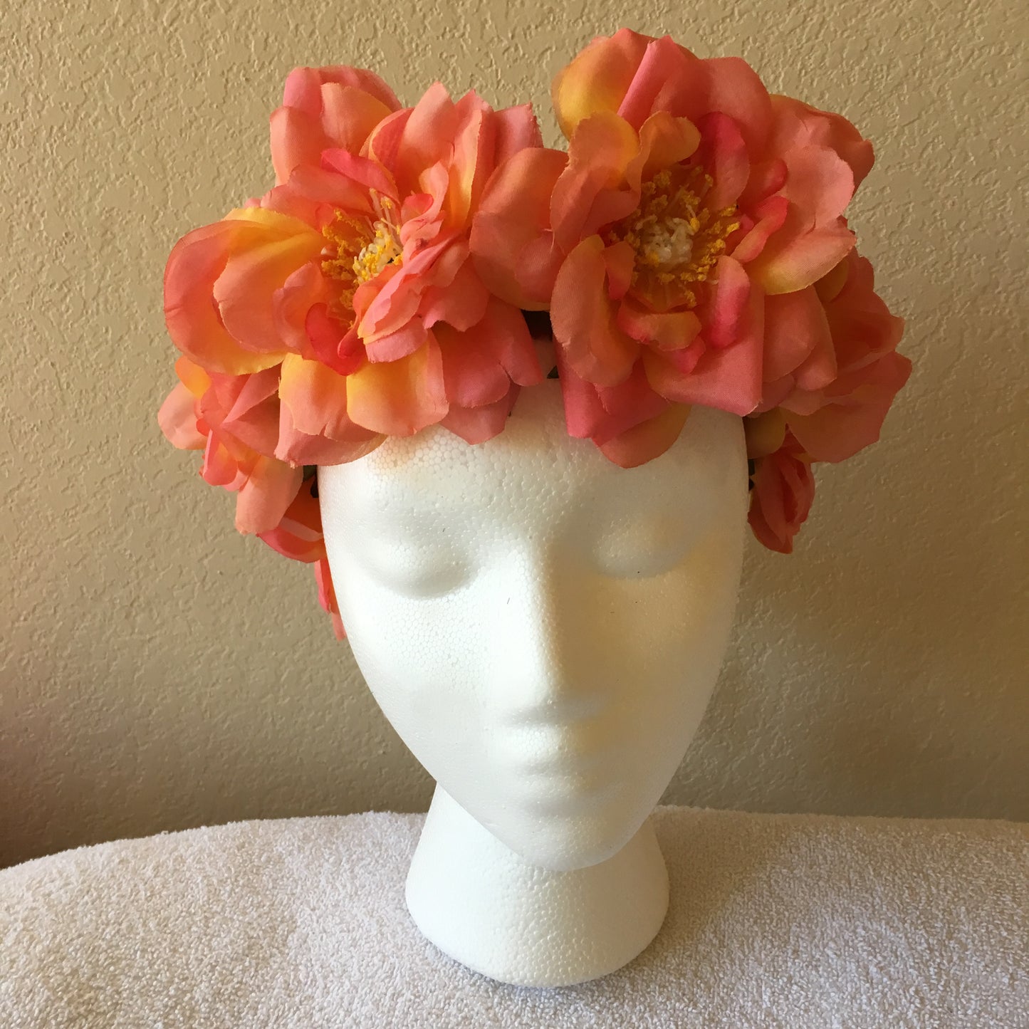 Large Wreath - Peach to yellow pointy flowers
