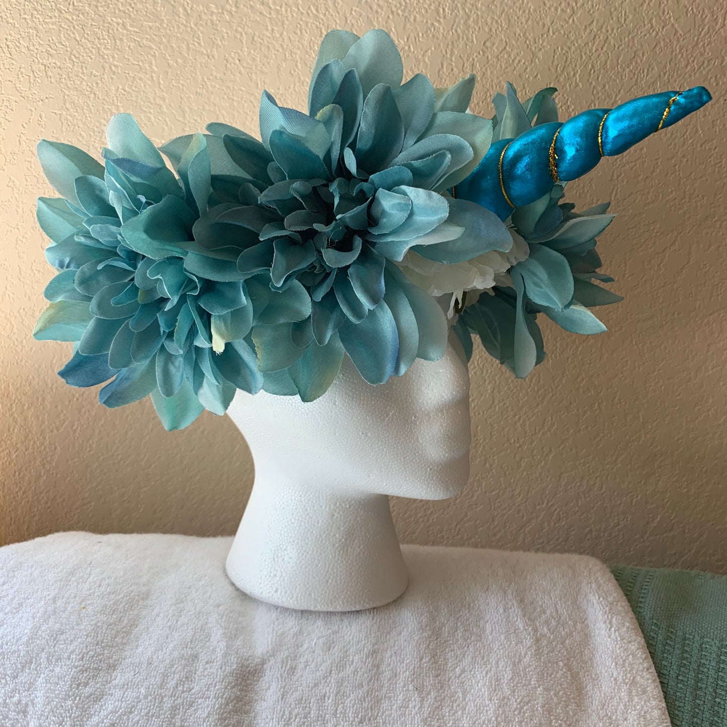 Large Wreath - Teal and White Unicorn