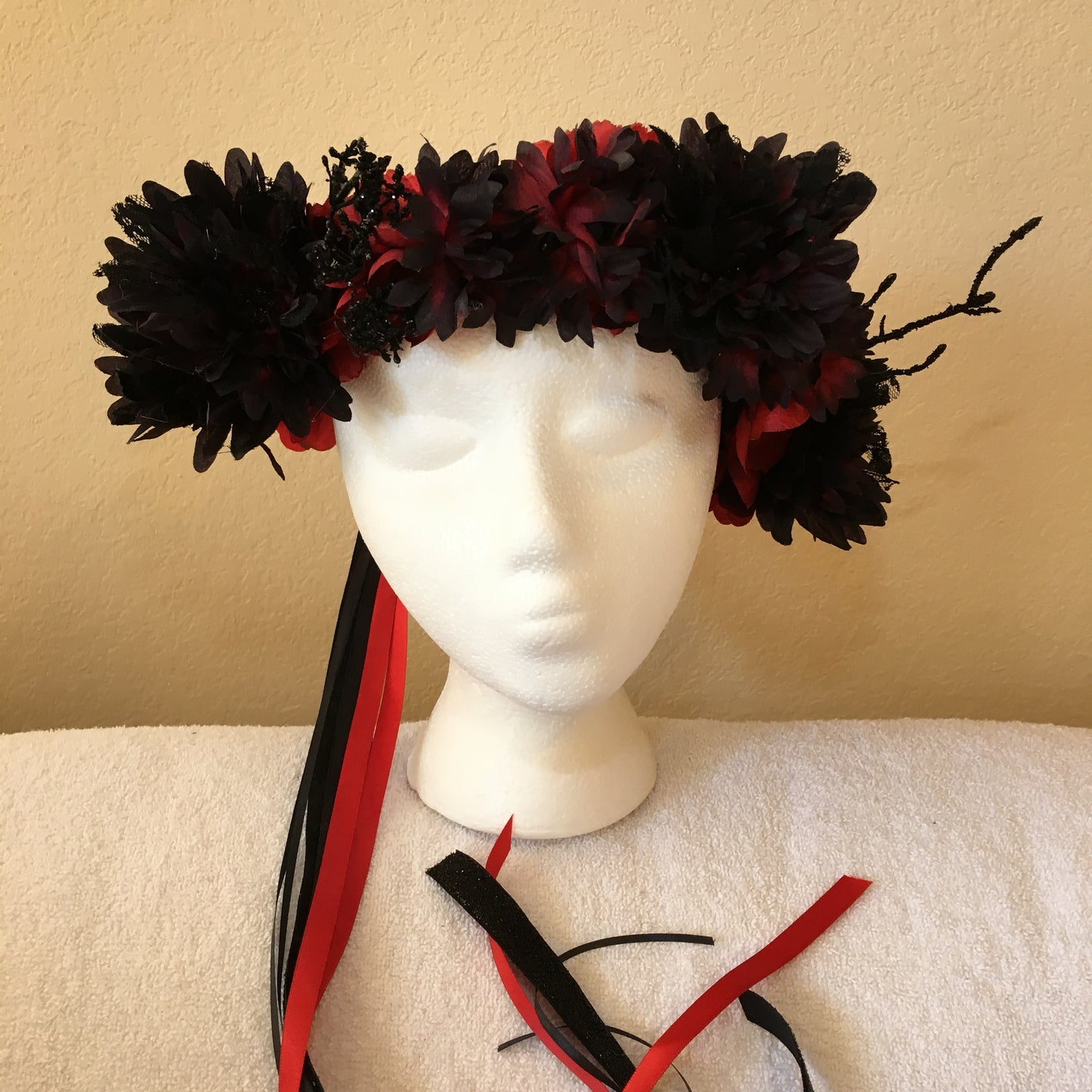 Large Wreath - Red & black flowers