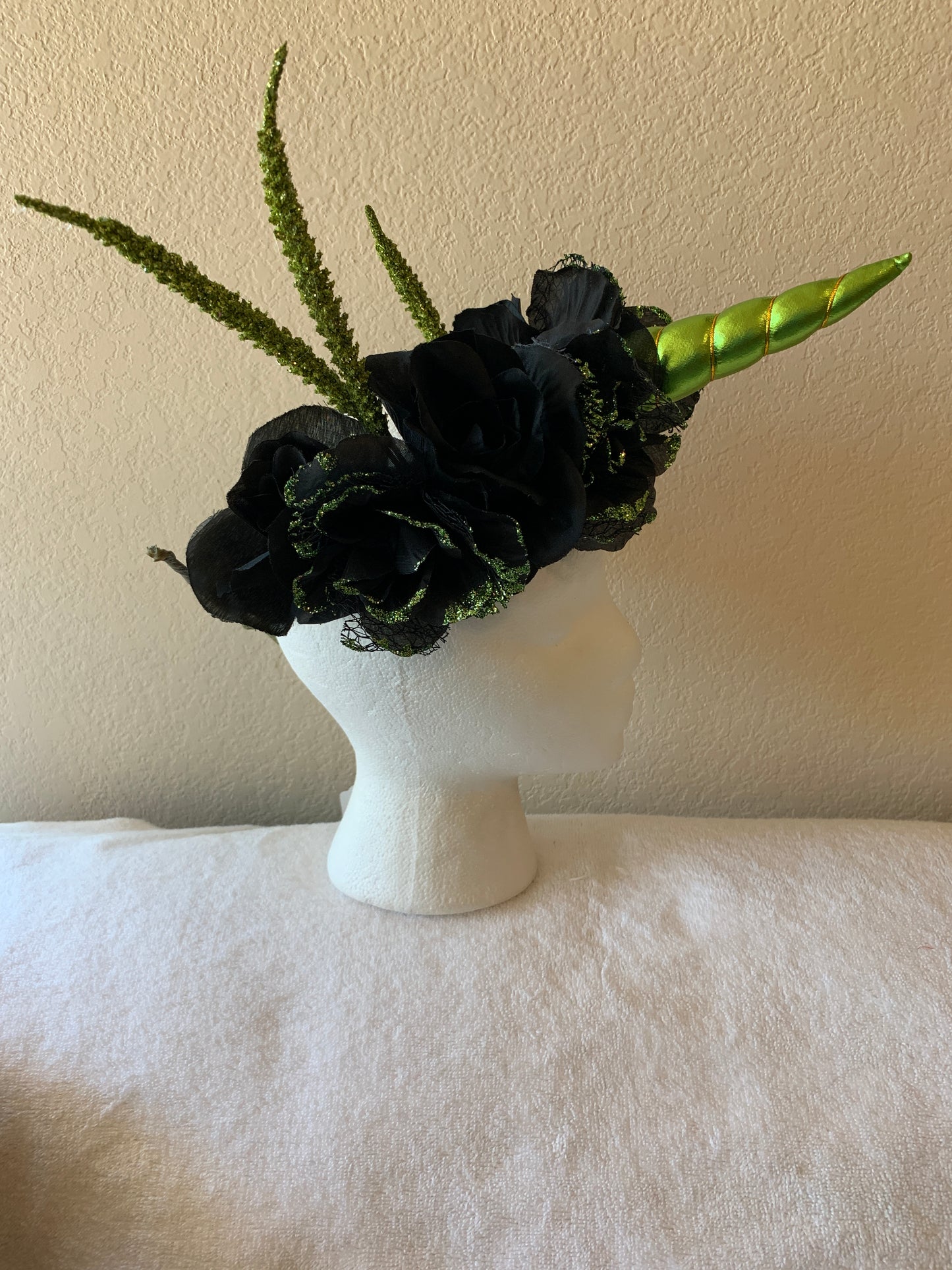 Large Wreath - Black and Green Sparkle Unicorn