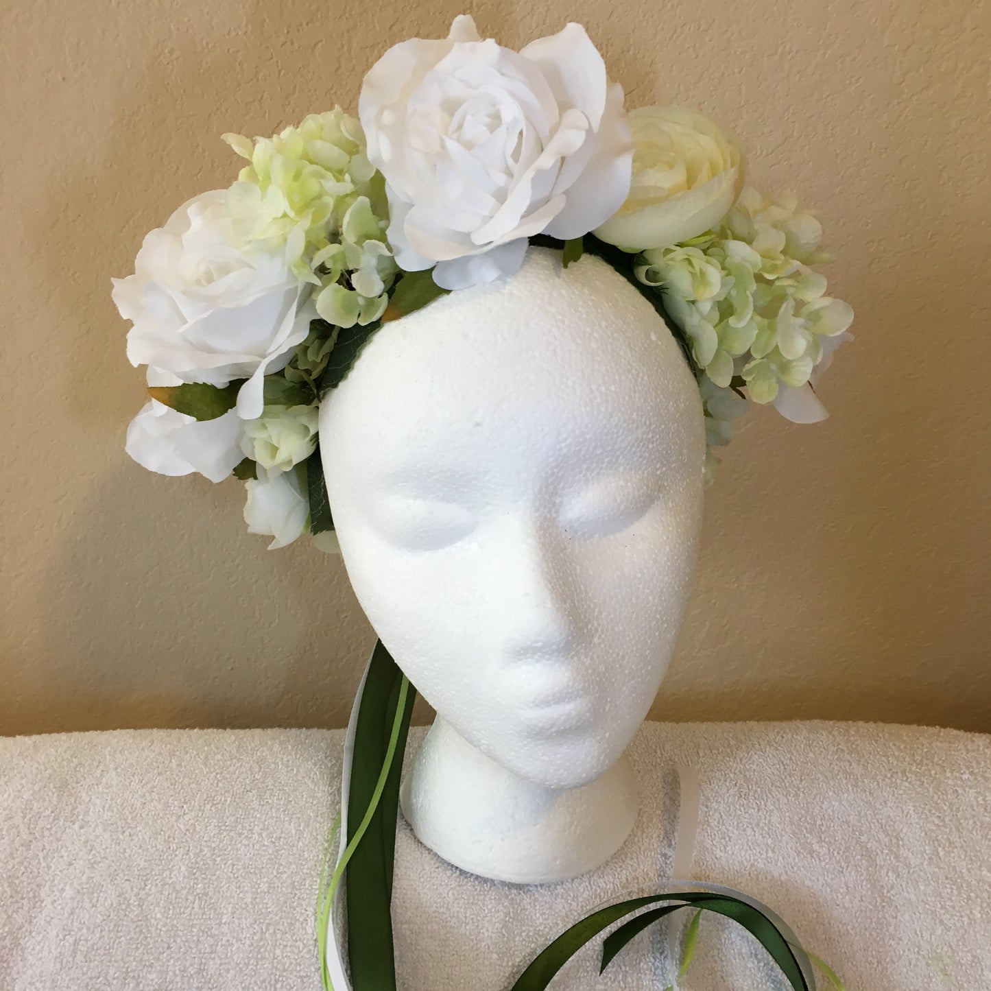 Large Wreath - Pale little greens flowers w/ white roses