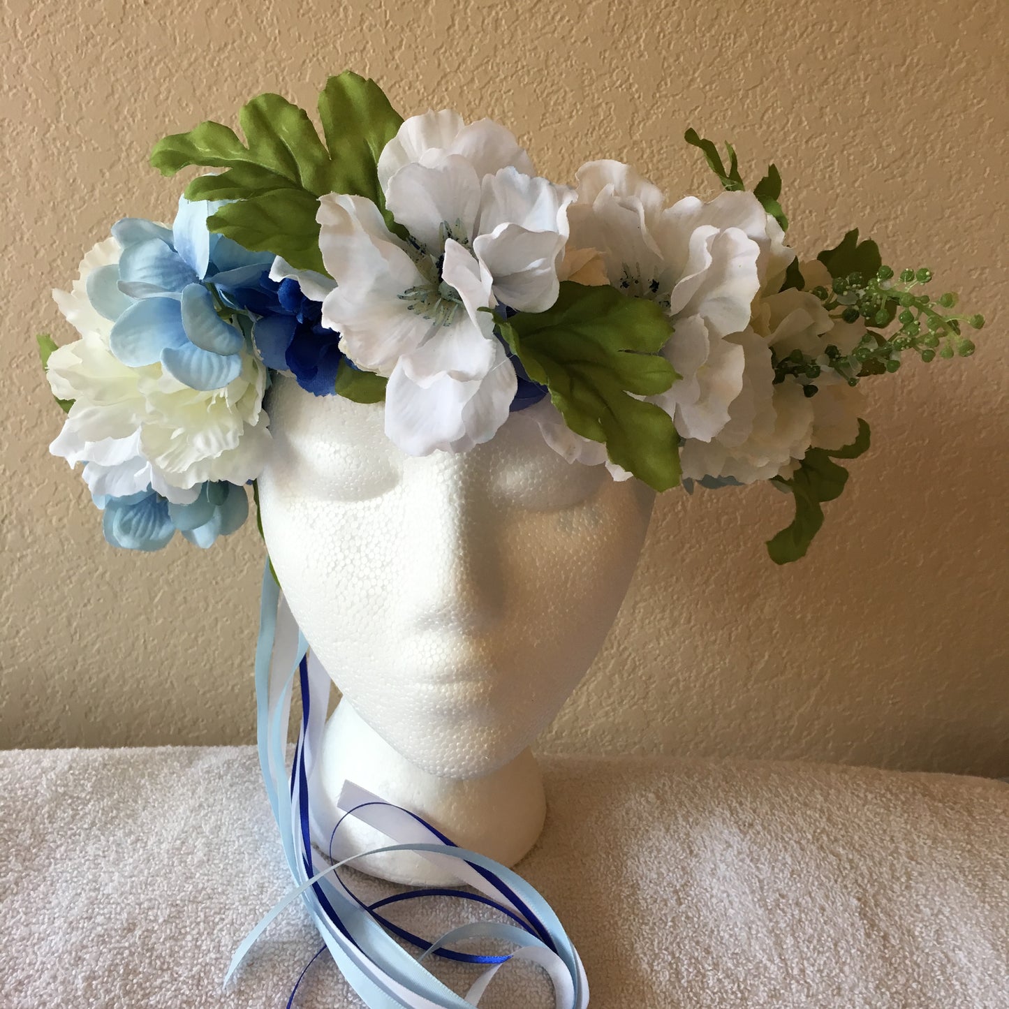 Large Wreath - Blue & white flowers