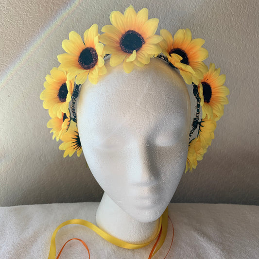 Medium Wreath Lighted - All Yellow Flowers
