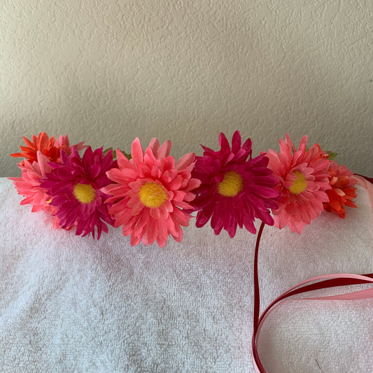 Medium Wreath Lighted - Dark Pink and Light Pink Daisies