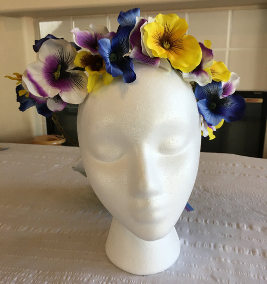 Medium Wreath - Yellow, blue & white pansies