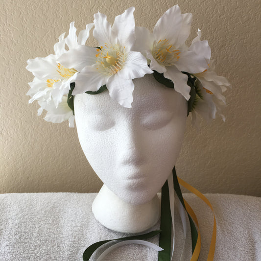 Medium Wreath - All white hibiscus