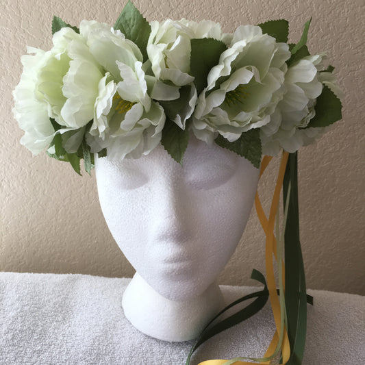 Medium Wreath - All pale green flowers w/ lots of leaves