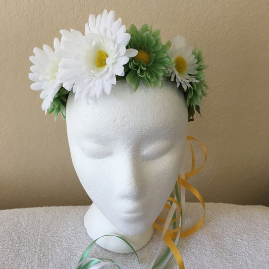Medium Wreath - Two large white daisies w/ green & white small daisies