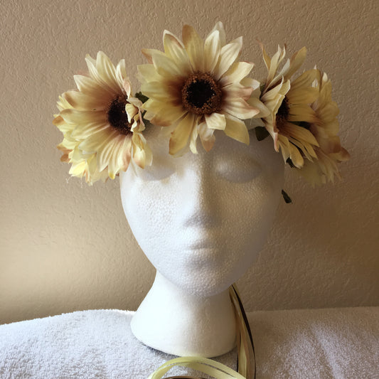 Medium Wreath - Beige sunflowers