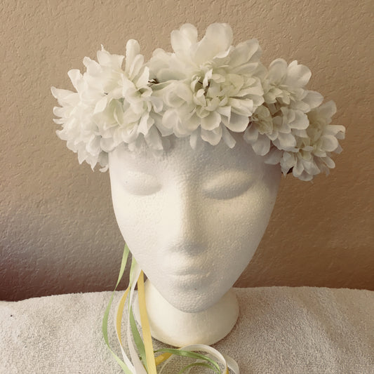 Medium Wreath - White fluffies