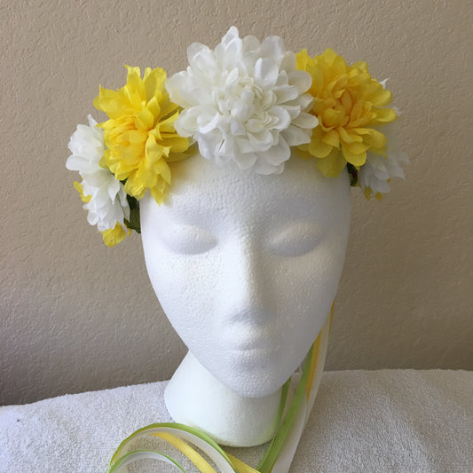 Medium Wreath - White & yellow fluffies