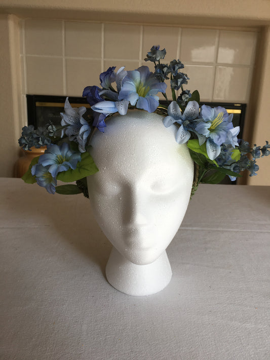 Medium Wreath - Blues w/ spears