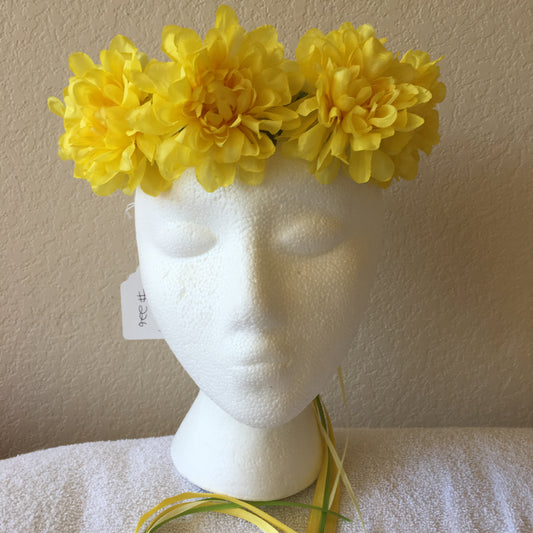 Medium Wreath - Yellow fluffies