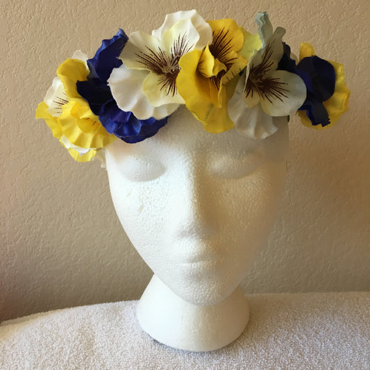Medium Wreath - White, yellow, & blue pansies