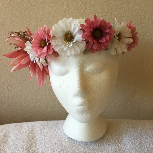 Medium Wreath - Pink & white daisies w/ side pink spiky flower