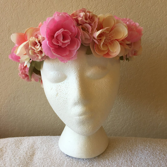 Medium Wreath - Assorted pink flowers