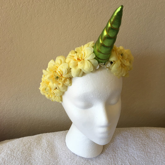 Medium Wreath – Yellow fluffy Unicorn