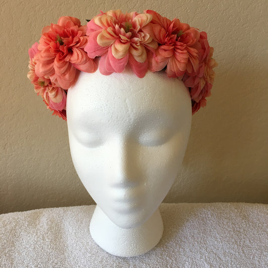 Medium Wreath – Peach fluffy flowers