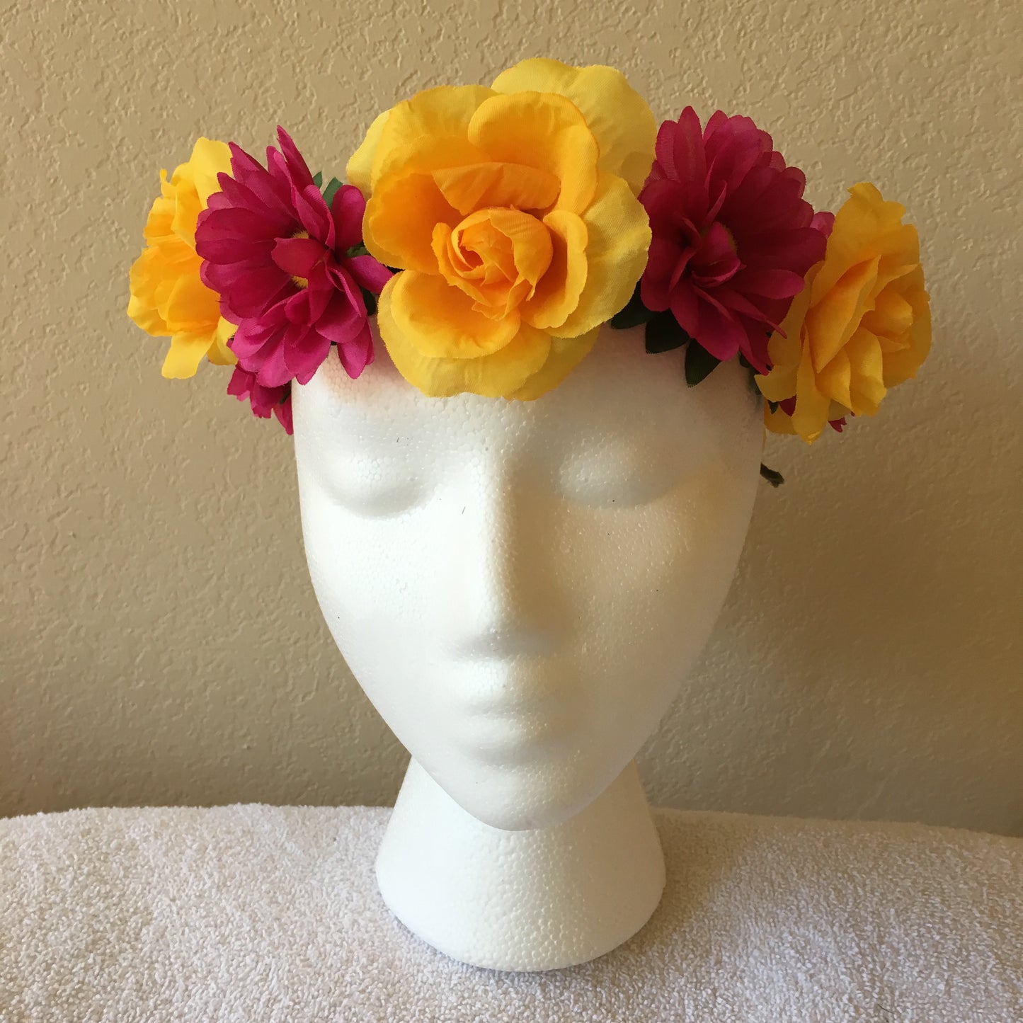 Medium Wreath - Pink daisies w/ yellow roses
