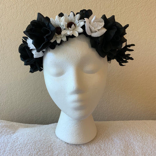 Medium Wreath -Black & white Halloween (1 pumpkin)