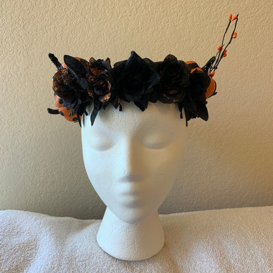 Medium Wreath -Black & orange Halloween (2 pumpkins)
