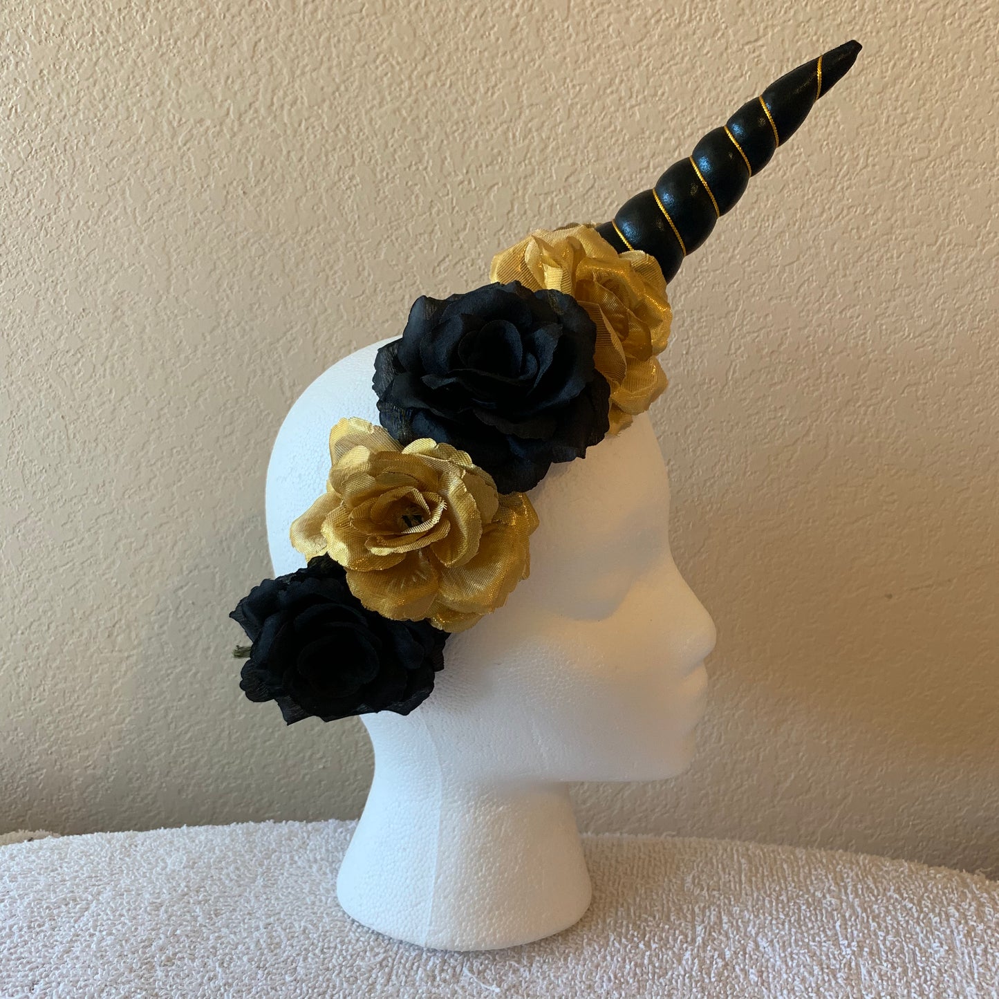 Medium Wreath -Black & gold Unicorn +
