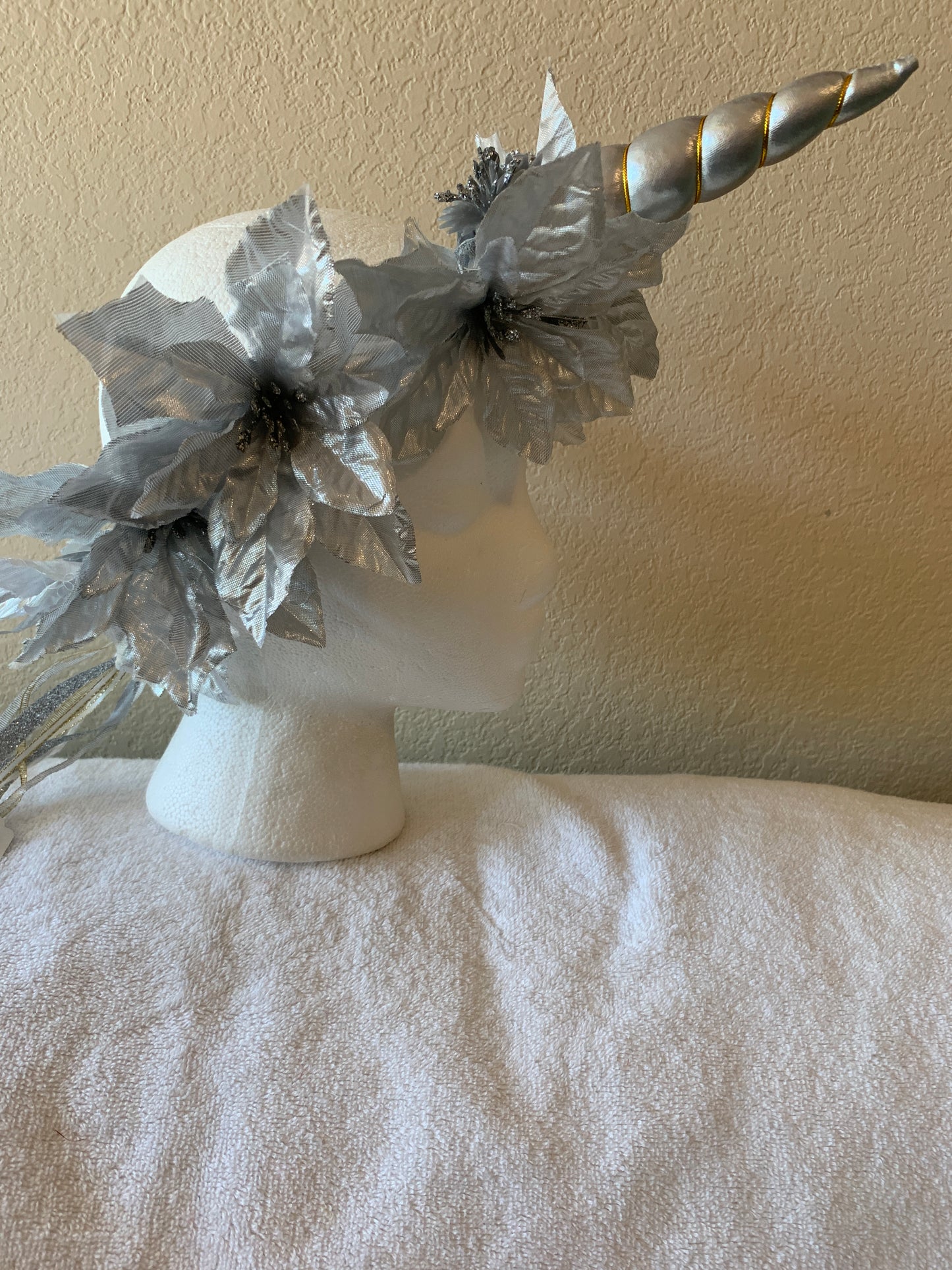 Medium Wreath - Silver unicorn