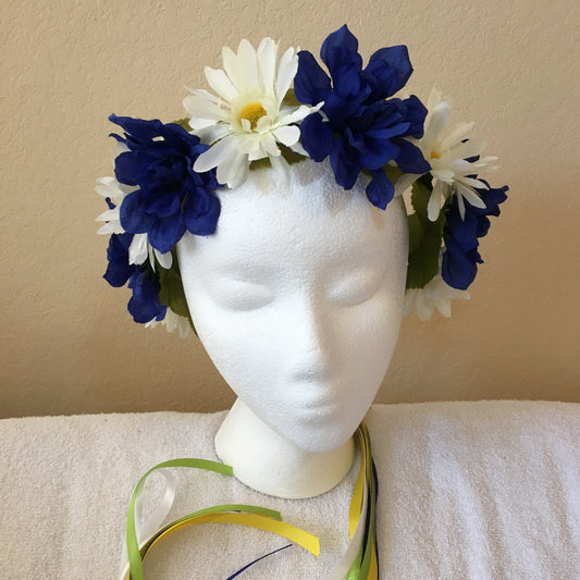 Medium Wreath - White daisies & blue flowers