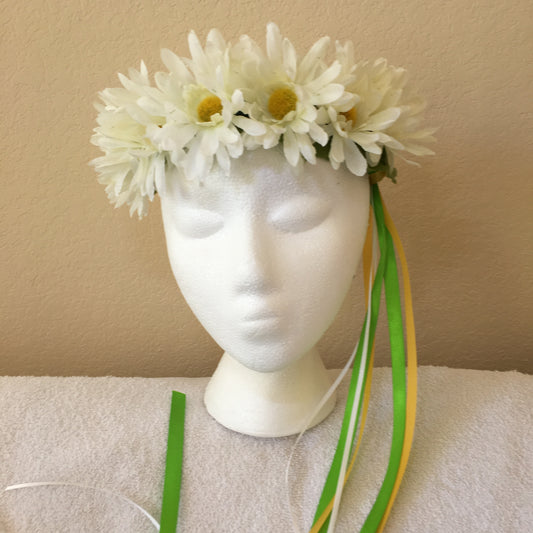 Medium Wreath - White daisies w/ yellow centers