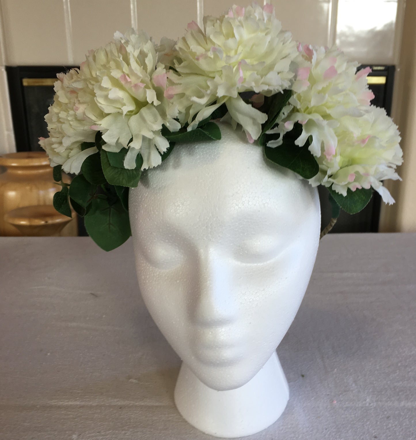 Medium Wreath - White carnations