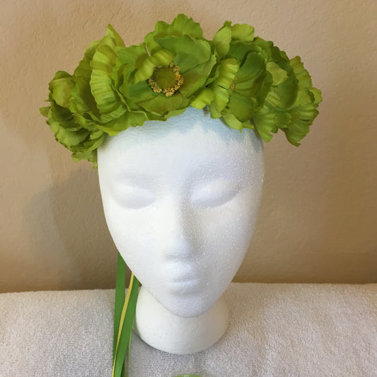 Medium Wreath - Bright green flowers