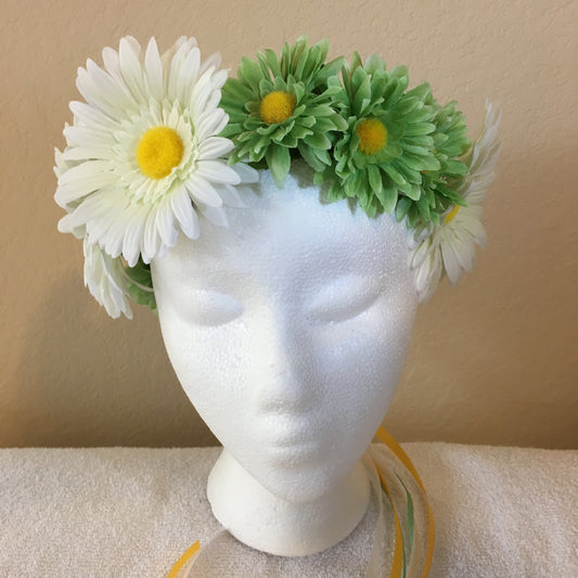 Medium Wreath - Green & white large and small daisies