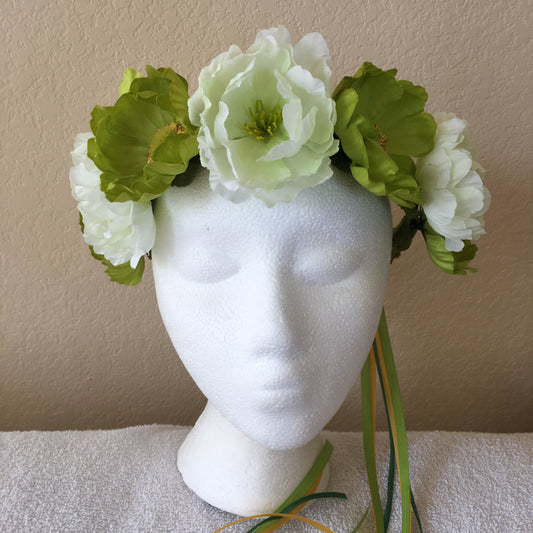 Medium Wreath - Bright green flowers combined w/ white & pale green flowers