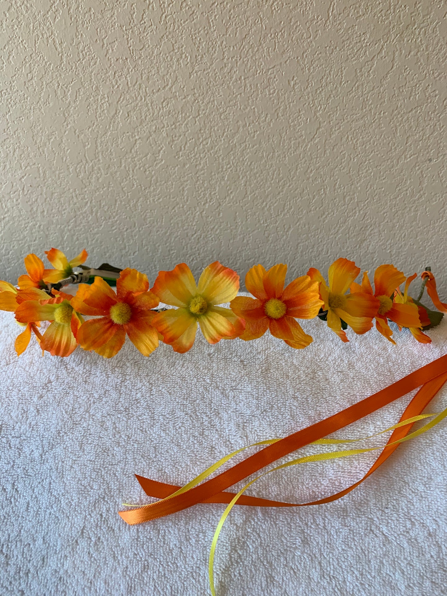 Small Wreath Lighted - Orange and Yellow Daisies