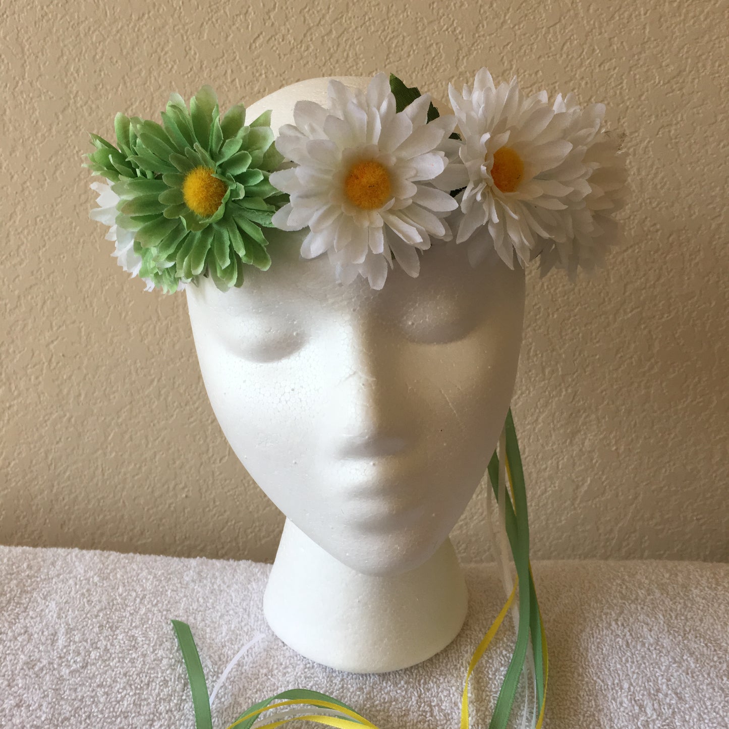 Small Wreath - White daisies w/ two mint green accent daisies